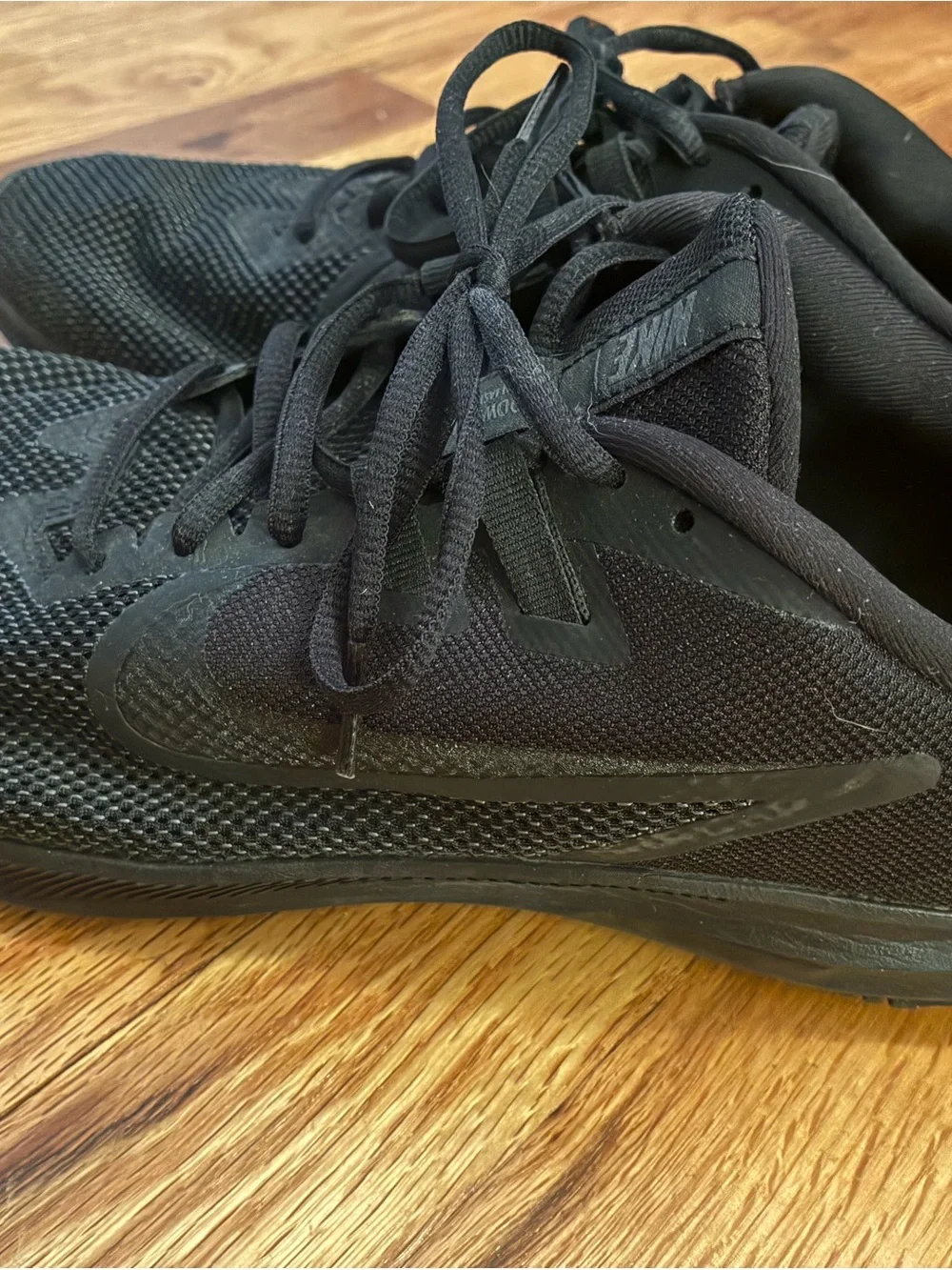 Nike sleek black